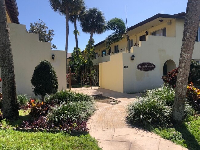 400 Oakridge Blvd in Daytona Beach, FL - Building Photo - Building Photo