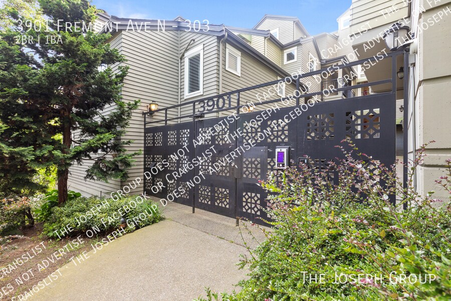 3901 Fremont Ave N in Seattle, WA - Building Photo