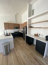 645 E Harold Ave in Visalia, CA - Foto de edificio - Building Photo