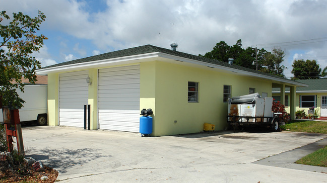 1131 N Federal Hwy in Lake Worth, FL - Building Photo - Building Photo