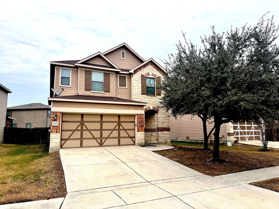 4432 Piccolo Creek in San Antonio, TX - Building Photo