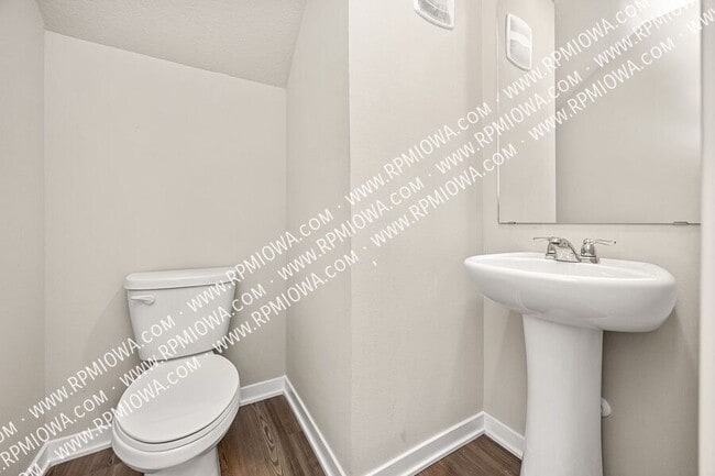 2578 SE Morningdew Dr in West Des Moines, IA - Building Photo - Building Photo