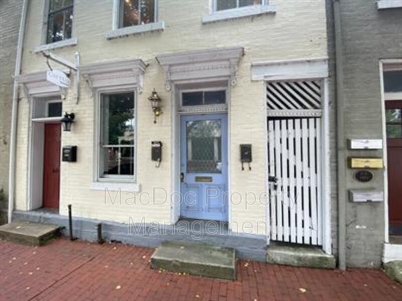 604 Caroline St in Fredericksburg, VA - Building Photo