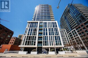 400 Adelaide St E in Toronto, ON - Building Photo