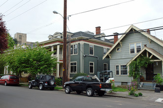 822-828 NE Hancock St in Portland, OR - Building Photo - Building Photo