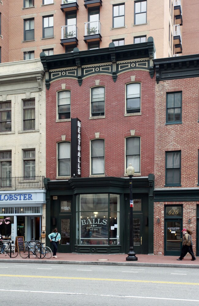 624 E St NW