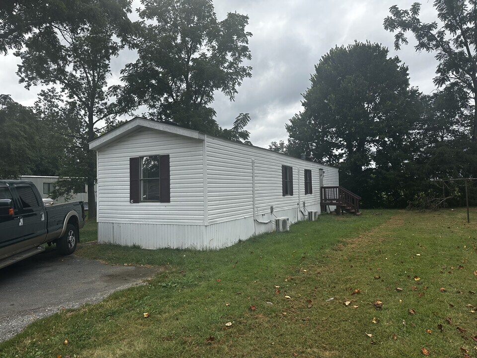 34 Creek Rd in Lyndhurst, VA - Building Photo