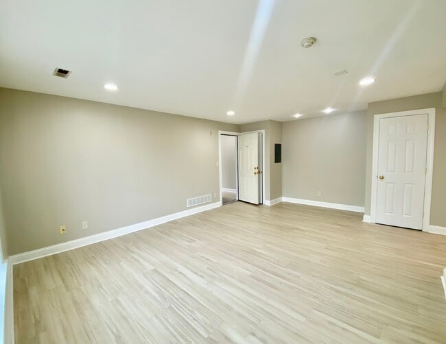1912 W 3rd St, Unit F