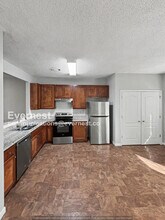 8608 Thomas Ln in Riverdale, GA - Foto de edificio - Building Photo