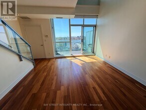 1 Avondale Ave in Toronto, ON - Building Photo - Building Photo