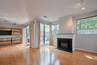 15 Boulevard Green in Bellaire, TX - Building Photo - Building Photo