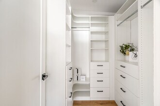 6525 W 85th St in Los Angeles, CA - Foto de edificio - Building Photo