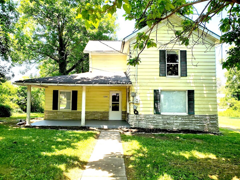 1281 Baileyton Main St in Greeneville, TN - Foto de edificio