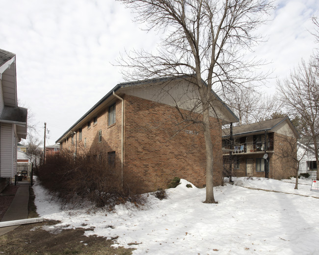 1221 S 23rd St in Lincoln, NE - Foto de edificio - Building Photo