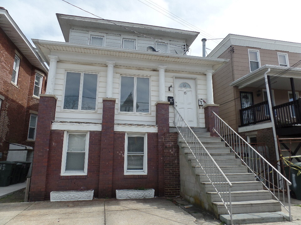 15 N Morris Ave in Atlantic City, NJ - Building Photo