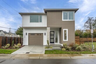 11612 SE 196th St in Kent, WA - Building Photo - Building Photo