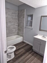 211 E 17th St in Jacksonville, FL - Foto de edificio - Building Photo