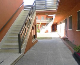 Grand View Street Apartments in Los Angeles, CA - Foto de edificio - Building Photo