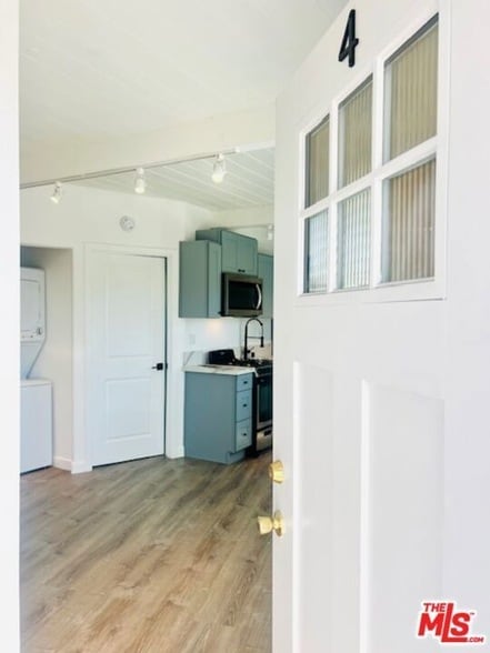 421 E Chevy Chase Dr in Glendale, CA - Building Photo - Building Photo
