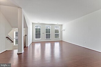 43518 Stonecliff Terrace in Chantilly, VA - Building Photo - Building Photo