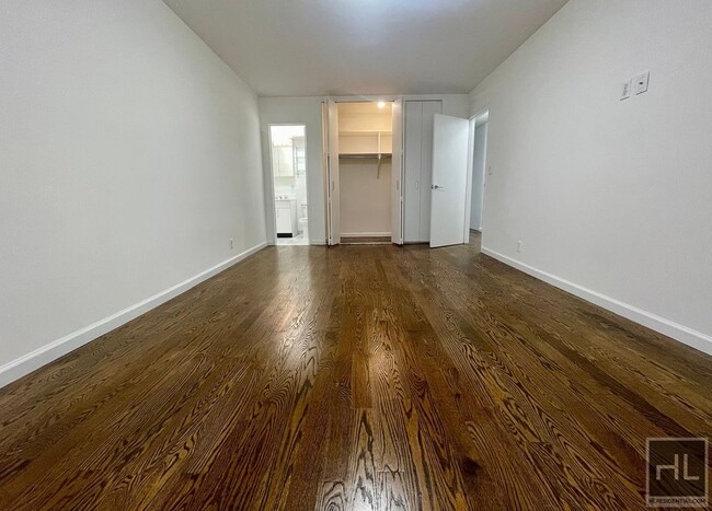 EAST 56 STREET in New York, NY - Foto de edificio - Building Photo