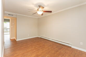 1422 Scales St in Raleigh, NC - Building Photo - Interior Photo