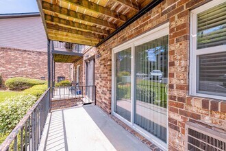 2213 Briarcliff Rd NE in Atlanta, GA - Foto de edificio - Building Photo