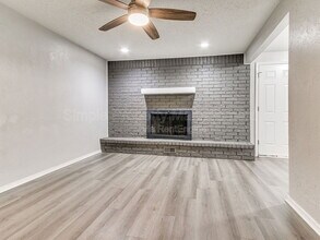 606 Elmwood Dr in Edmond, OK - Building Photo - Building Photo