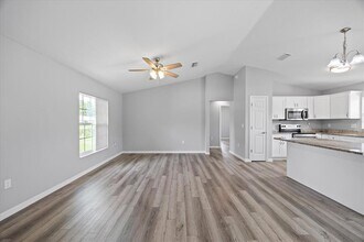 5887 SW 154th Lane Rd in Ocala, FL - Building Photo - Building Photo