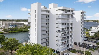 1609 N Riverside Dr in Pompano Beach, FL - Building Photo