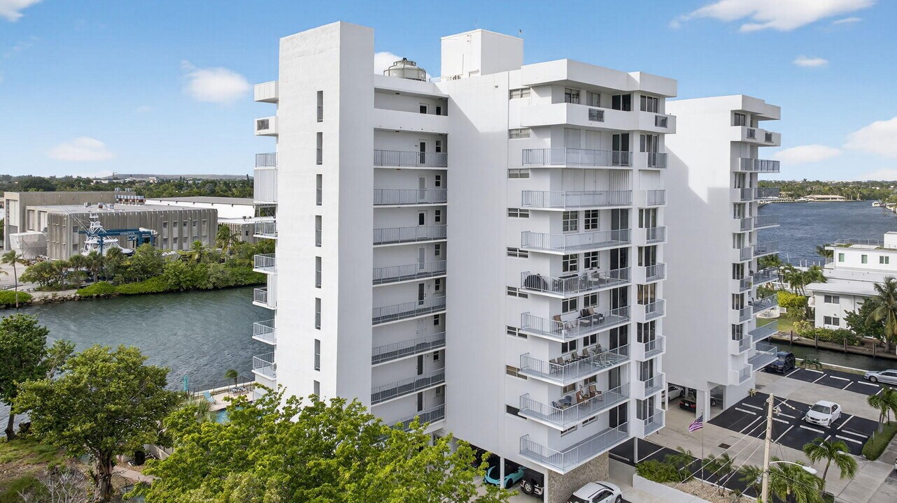 1609 N Riverside Dr in Pompano Beach, FL - Building Photo