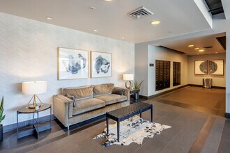 Prospect on Central in Denver, CO - Foto de edificio - Lobby