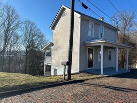 102 High St in Pomeroy, OH - Building Photo