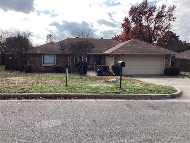 property at 2841 Southridge Dr