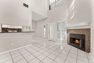 2520 Quarry Rd in Austin, TX - Foto de edificio - Building Photo