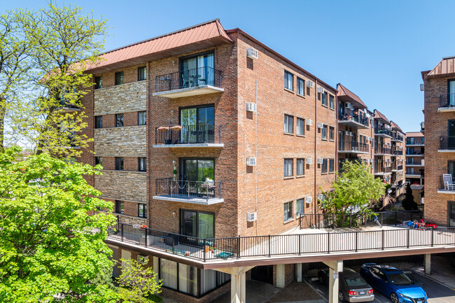 Oak Field West in Chicago, IL - Building Photo - Building Photo