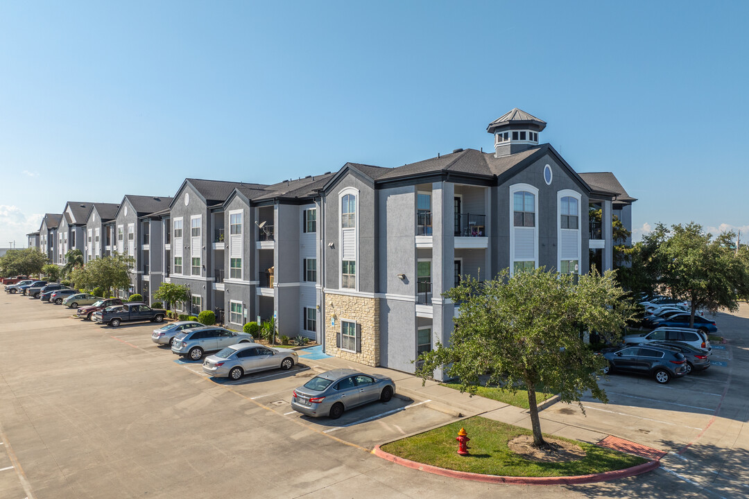 Mansions at Moses Lake in Texas City, TX - Foto de edificio