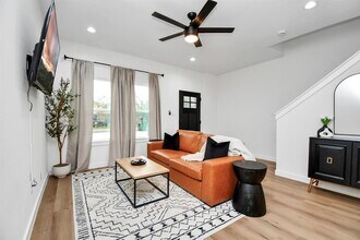 8109 Ethel St in Houston, TX - Foto de edificio - Building Photo