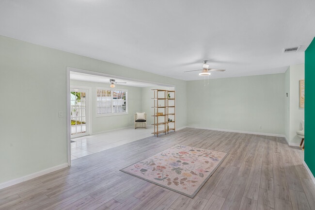 1320 NE 27th Ave, Unit Charming apartment like a house in Pompano Beach, FL - Foto de edificio - Building Photo