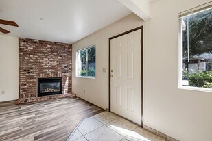 The Four Seasons in Chico, CA - Building Photo