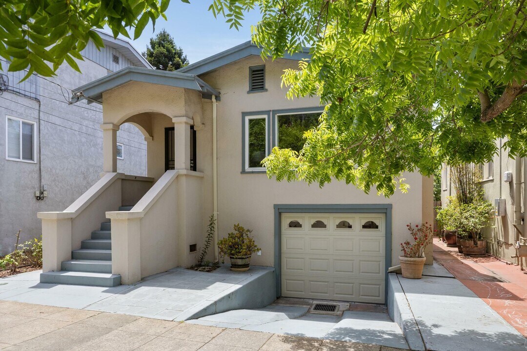 2834 Milvia St in Berkeley, CA - Foto de edificio