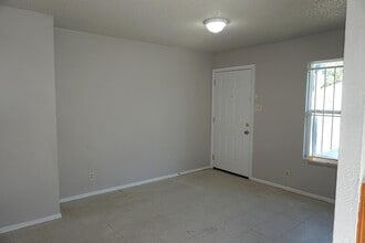 516 J St in San Antonio, TX - Building Photo - Building Photo