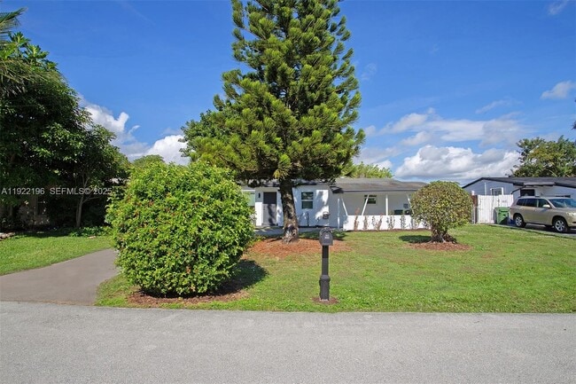 6117 NW 27th St in Margate, FL - Building Photo - Building Photo