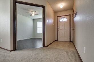 8211 Leaning Oak Ct in Arlington, TX - Building Photo - Building Photo