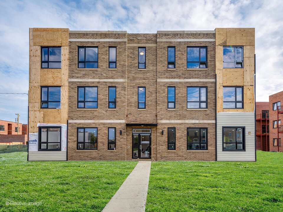 6533 W Dickens Ave in Chicago, IL - Building Photo