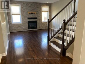 619 Clearbrook Dr in Ottawa, ON - Building Photo - Building Photo