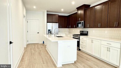 18104 Donatello Dr in Princeton, NJ - Building Photo - Building Photo