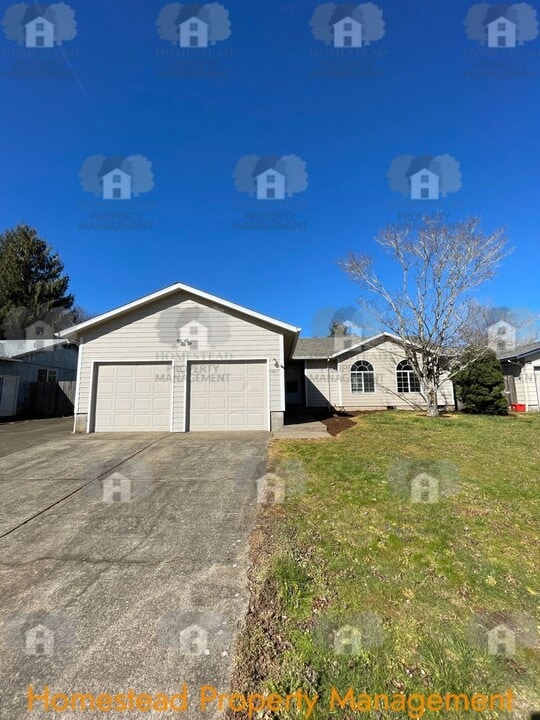 1957 Maplewood Ct S in Salem, OR - Building Photo