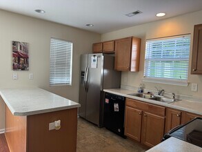 Room in Townhome on Averette Hill Dr in Raleigh, NC - Foto de edificio - Building Photo