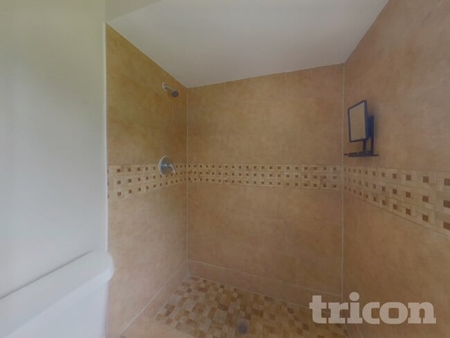 2303 Silver Hill Ct in Valrico, FL - Building Photo - Building Photo